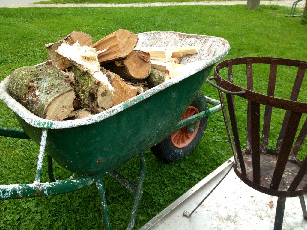 Kruiwagen met hout